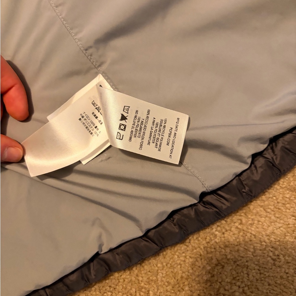 Patagonia Women's Gray Quilted Jacket - Picture 3 of 7